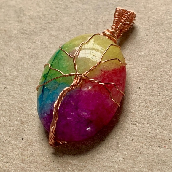 ๐ Handcrafted Rainbow Solar Quartz Pendant in Copper - Tree of Life Motif ๐ณ - Picture 6 of 10